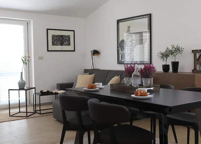 Pegasus & * 马卡尔斯卡